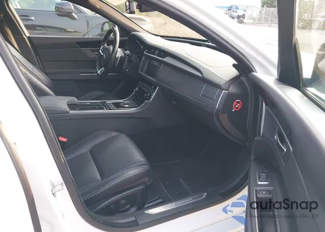 2018 Jaguar Xf 25T R-Sport z USA, uszkodzony, nr VIN SAJBL4FX2JCY68577